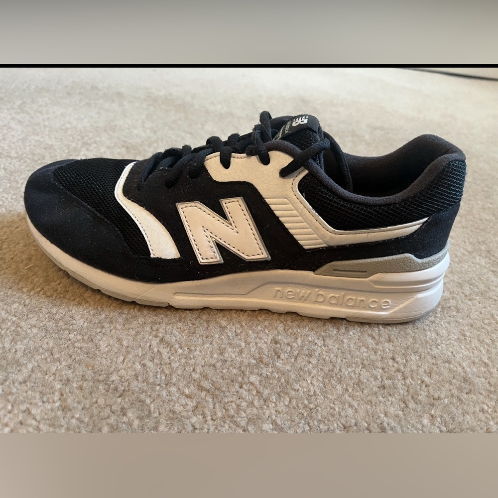 New Balance 997H Black/White Sneakers Men’s 7 / Women’s 8.5 (EU 40)